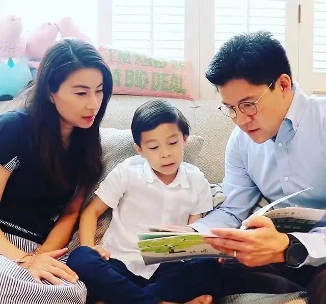 霍启刚和郭晶晶入住1.6亿豪宅，却“舍不得”给孩子花钱