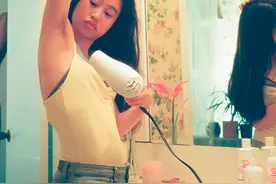 外国妹子成天被男友说体臭，不停洗澡还被嫌臭…背后原因让人无语图片