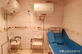 95后助浴师，时薪几十，帮老人洗澡的女孩们图片