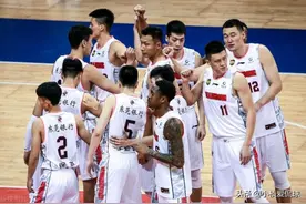 广东宏远再签新星，潜力内线扎堆涌现，球迷调侃：易建联没位置了图片