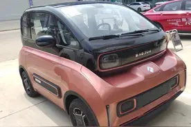 8w可买，有4座椅＋自动泊车，新宝骏E300配隐藏把手，比宝马i3帅图片