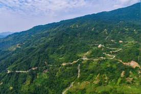 翻越秦岭山图片