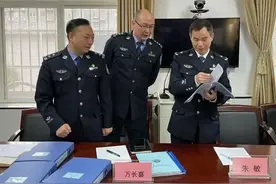「碑林•教育整顿进行时」公安碑林分局局长朱敏到各单位实地督导党史学习和教育整顿工作图片