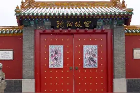 “是尊是贵看大门，是贫是富看新坟”，讲的有没有道理呢？图片