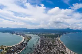 我在惠东双月湾，与大海亲密接触图片