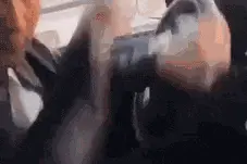 搞笑GIF：刚学科目二的你，是不是也是这样图片