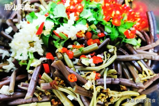 5月此野菜别忘吃，含“18种”氨基酸，简单炒，比菠菜鲜嫩下饭