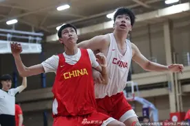 昨晚，U17国青以70-54大胜U18国青，U17男篮余嘉豪17分11篮板图片