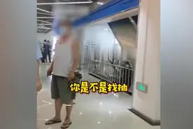 “北京人就是了不起！你奸懒馋滑才干这行！”北京大爷不扫码被拦下，愤怒辱骂工作人员图片