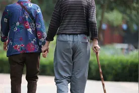 丁克人生不后悔吗？康辉：如果能重来，我一定早早遂了母亲的心愿图片