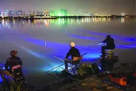 高手夜钓钓大鱼，你夜钓却喂蚊子！学这些技巧，一晚钓满两个鱼护图片