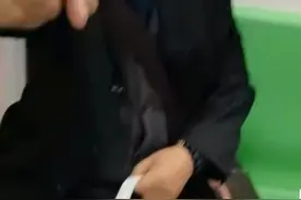 老人要求女子让座遭拒后坐其腿上，上海地铁回应：可协助报案图片