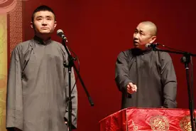 苗阜王声：台上配合默契，台下截然不同图片