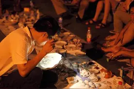探秘福州神秘“鬼市”，凌晨出现天亮消失，商品不问来源不问真假图片