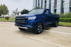 首创货箱侧蹬车踏板 长安凯程F70单排皮卡实车曝光图片