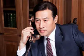 乡下父亲去城里儿子家，儿子禁不住泪水潸然而下，心酸不已图片
