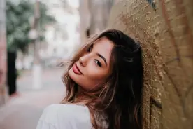 让男人忘不掉的女人，往往很“干净”图片
