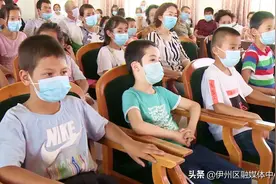 文明健康小课桌 乡村生活新时尚图片