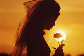 人到中年，努力做个有钱人图片