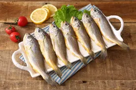 美食分享：孜然小黄鱼、煎的外面脆脆的，撒上烧烤料，简单做法图片