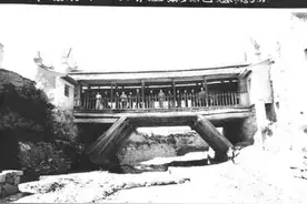 抗战时期，25架日机轰炸甘肃平凉，16人遇难，保安队长救人牺牲​图片