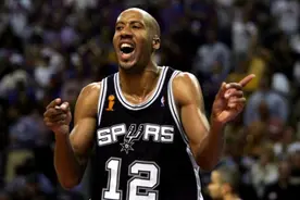 师从鲍文？盘点字母哥5大垫脚时刻，浓眉、格林纷纷中招图片