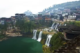 世界看湖南丨挂在瀑布上的千年古镇——湘西芙蓉镇图片