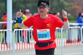 他跑步4年，跑马35场，成了跑友爱戴的马孔多“推销员”图片