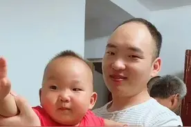 爸爸带娃做亲子鉴定，工作人员看了两人长相当场拒绝，没有必要图片