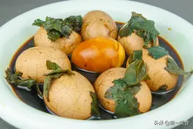 太好吃了！厨师长"教科书式"制作五香茶叶蛋，咸香味直达蛋黄图片