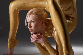 世界上最柔软的女人，各种动作不在话下，性感身材尽显柔术魅力图片