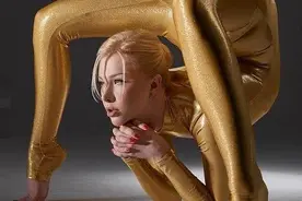 世界上最柔软的女人，各种动作不在话下，性感身材尽显柔术魅力图片