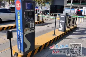 南昌铜锣湾广场停车场等场所“禁投硬币”遇拒收现金可拨12363举报图片