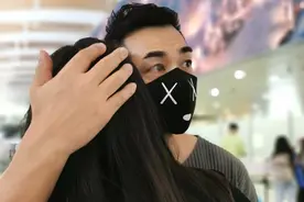 赵文卓机场送别女儿，满眼柔情超不舍，13岁赵紫阳超模身材瞩目了图片