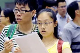 “大学”和“学院”之间的差距，可不是一星半点，别等毕业才知道图片