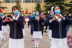 “春天来啦，妈妈就回来了”图片