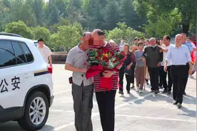 这个国庆节，分离40年的他们终于“团圆”图片