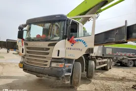 斯堪尼亚P450底盘泵车实拍，车主2018年近四百万购入，还是手动挡图片