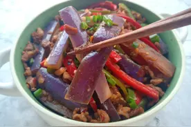 不煎不炸，滋润又不油腻的肉沫茄子，一招教你做出无油水嫩口感图片
