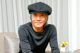周星驰与17岁女模特事件升级，女方违反保密协议，照片引起舆论图片