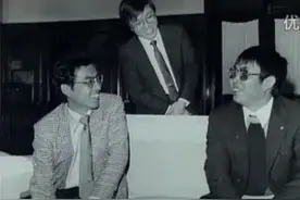 霸气!聂卫平粉碎武宫正树宇宙流,场下一起唱卡拉OK,武宫谈笑风生图片
