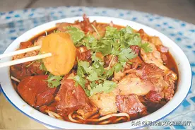 大口吃肉的快乐，谁吃谁知道~图片