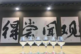 酱香型白酒如何品鉴？观闻尝得“四步法”，鉴别出真正的好酱香酒图片