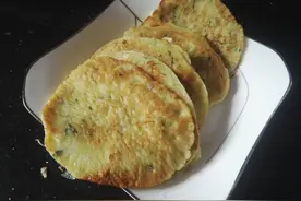 早餐，孩子就爱吃这蔬菜饼，清香柔软，不油腻，出锅就抢光图片