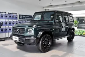 男人适合越野车，V8动力气派，奔驰品牌有排面，带你看奔驰G级图片