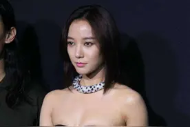 疑似王珞丹恋情曝光，练完瑜伽一同返回，网友：这瓜不甜图片