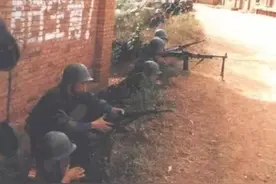 1992年，为何有100辆军车，满载荷枪实弹武警围住平远街？图片