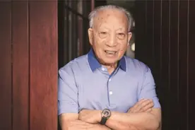 83岁老人不顾反对，花300亿重建圆明园，如今完工门票300图片