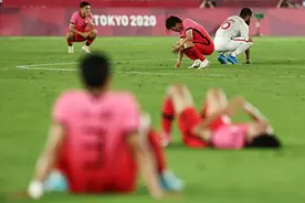 要当兵了！惨淡出局！韩国国奥队出局：球员掩面痛哭 从场上哭到场下图片
