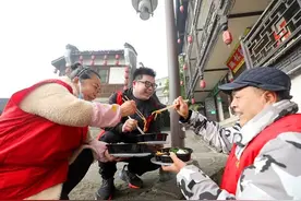 特写｜“疫”线上的生日餐：愿天下无疫，国泰民安图片